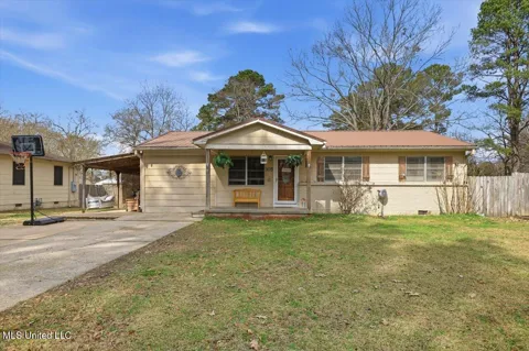 305 Lionel Road