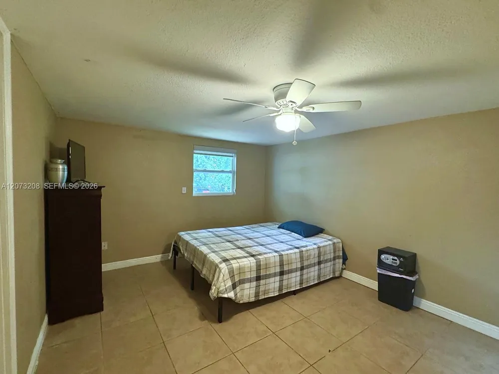 346 Muskegon Ave Fort Myers, FL 33905