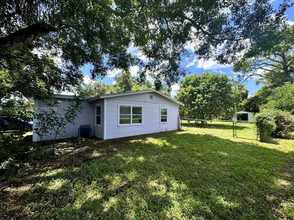 346 Muskegon Ave Fort Myers, FL 33905