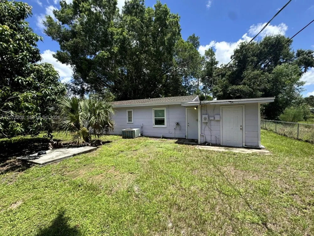 346 Muskegon Ave Fort Myers, FL 33905