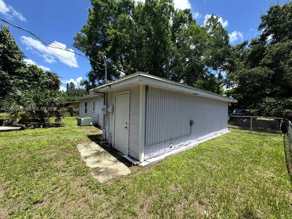 346 Muskegon Ave Fort Myers, FL 33905