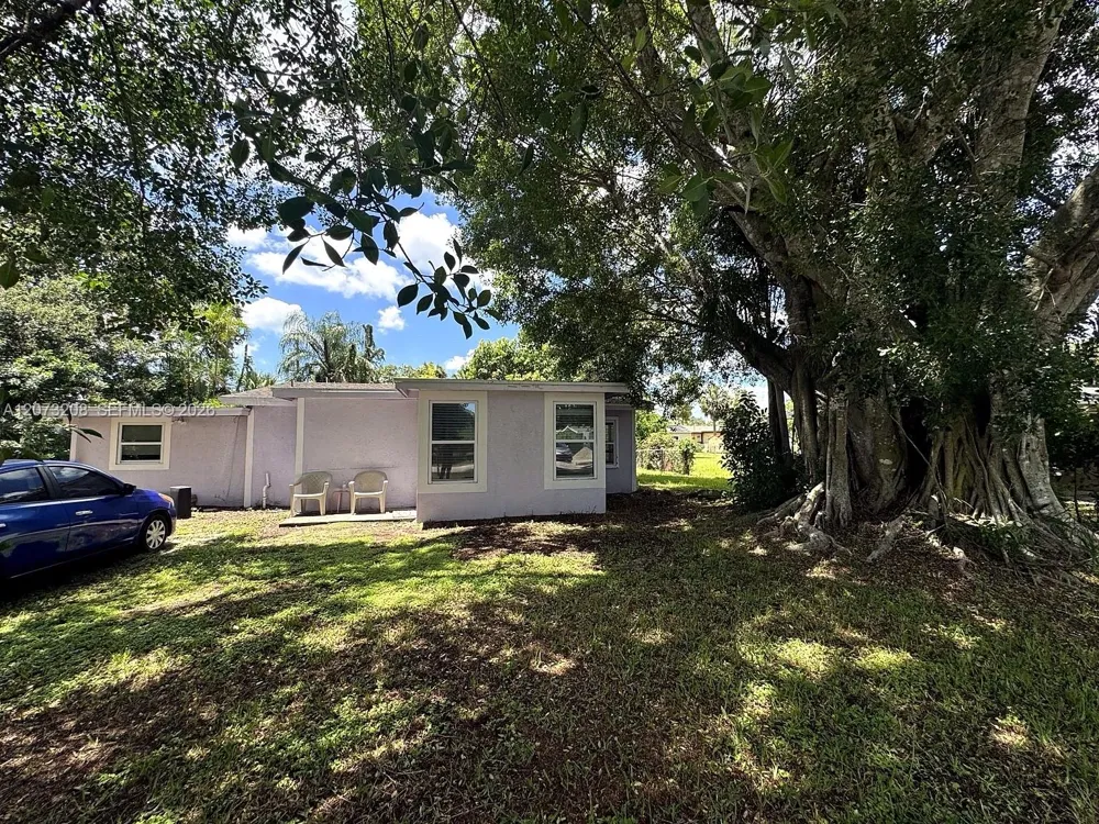 346 Muskegon Ave Fort Myers, FL 33905