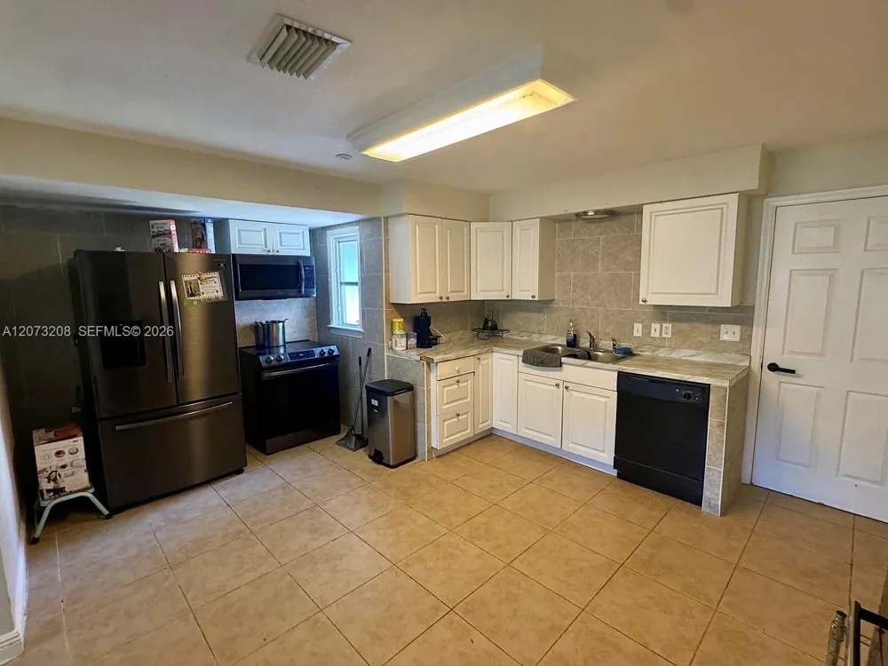 346 Muskegon Ave Fort Myers, FL 33905