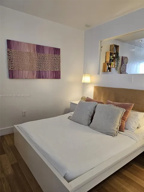 751 Collins Ave #2
