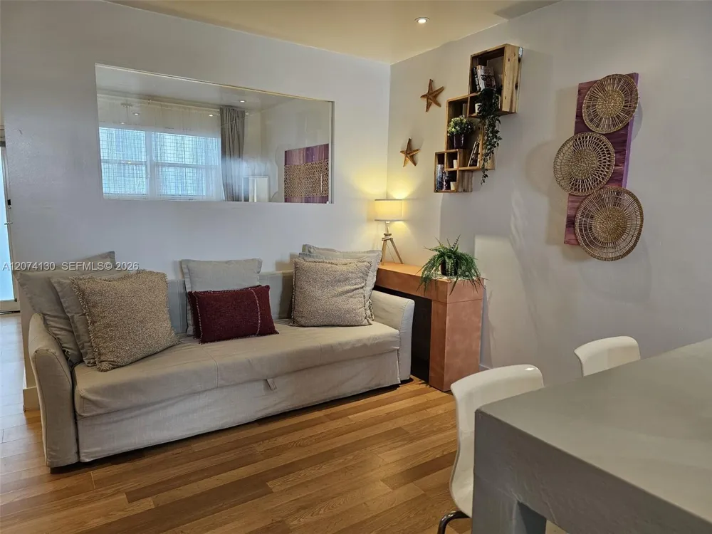 751 Collins Ave #2 Miami Beach, FL 33139