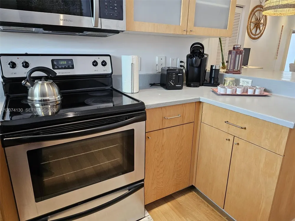751 Collins Ave #2 Miami Beach, FL 33139