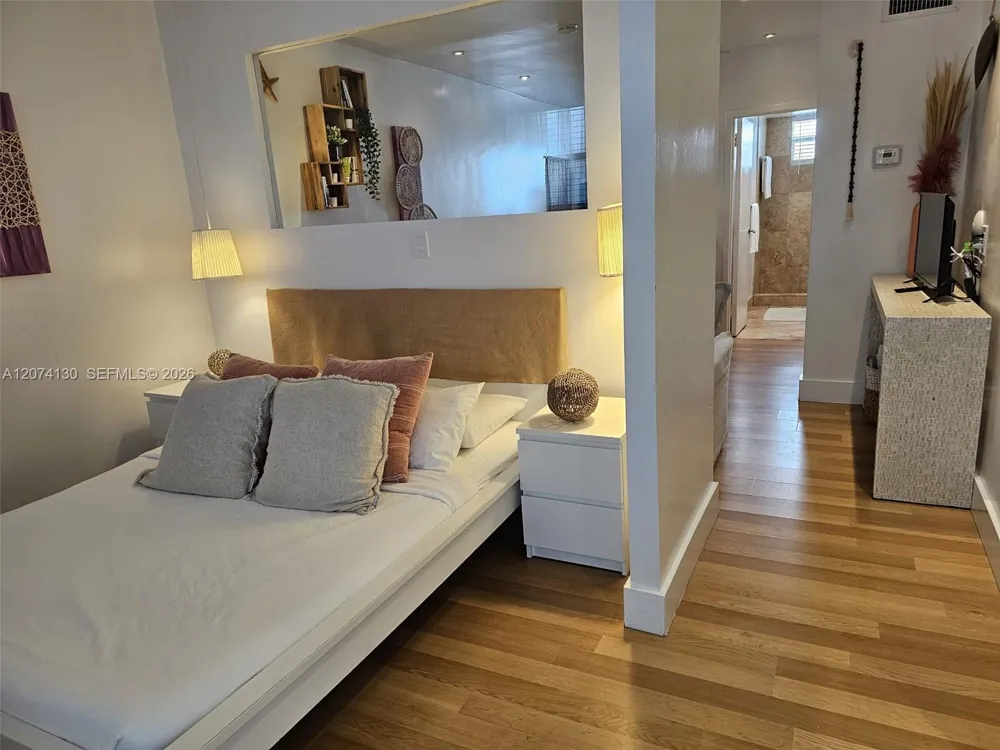 751 Collins Ave #2 Miami Beach, FL 33139