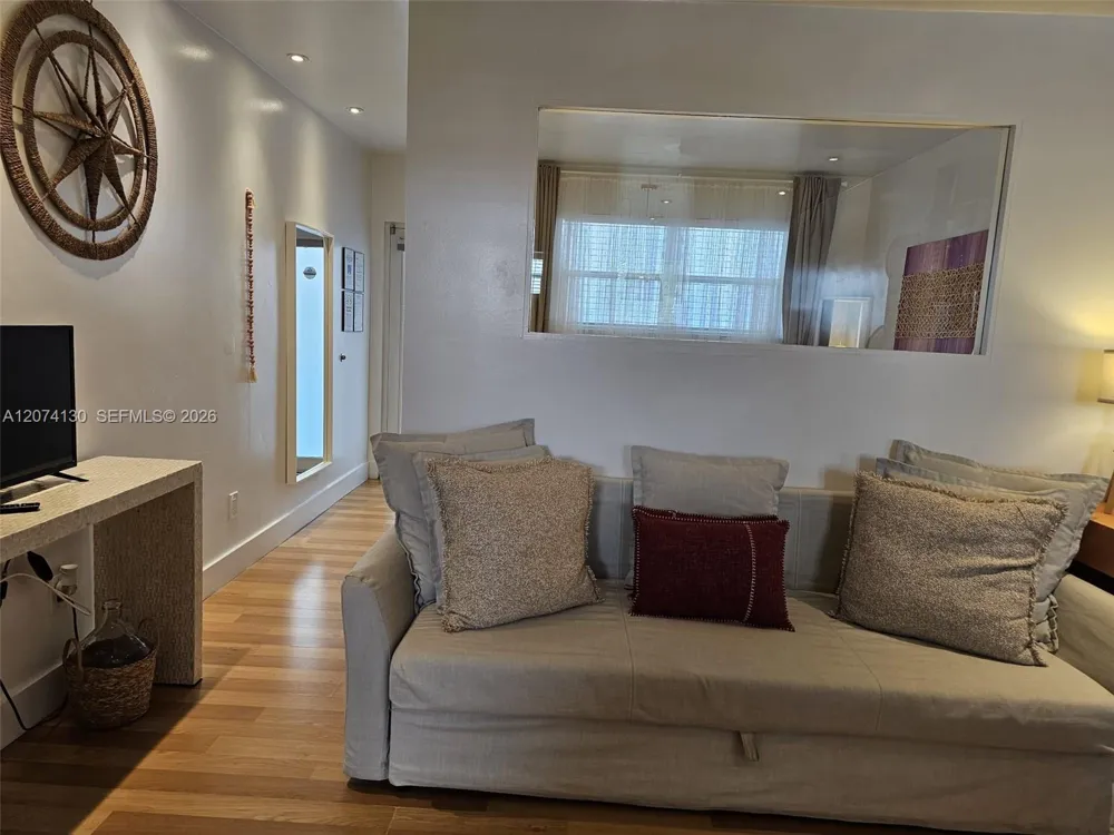 751 Collins Ave #2 Miami Beach, FL 33139