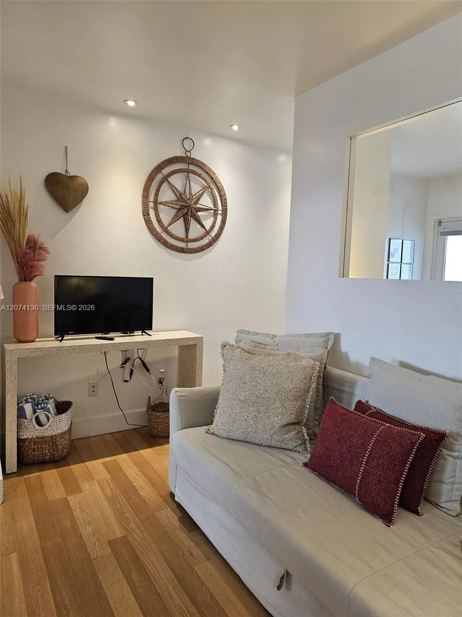 751 Collins Ave #2 Miami Beach, FL 33139