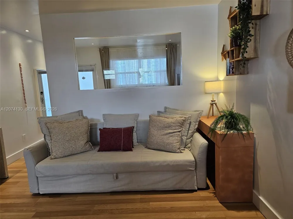 751 Collins Ave #2 Miami Beach, FL 33139