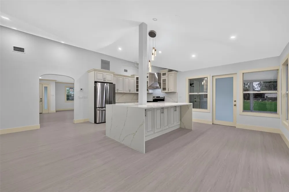 870 NARCISSUS AVENUE Clearwater Beach, FL 33767