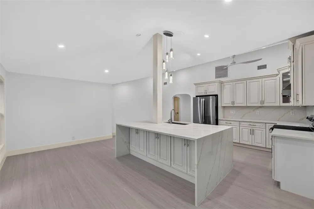 870 NARCISSUS AVENUE Clearwater Beach, FL 33767