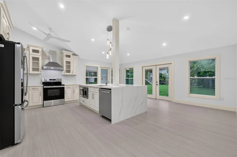 870 NARCISSUS AVENUE Clearwater Beach, FL 33767