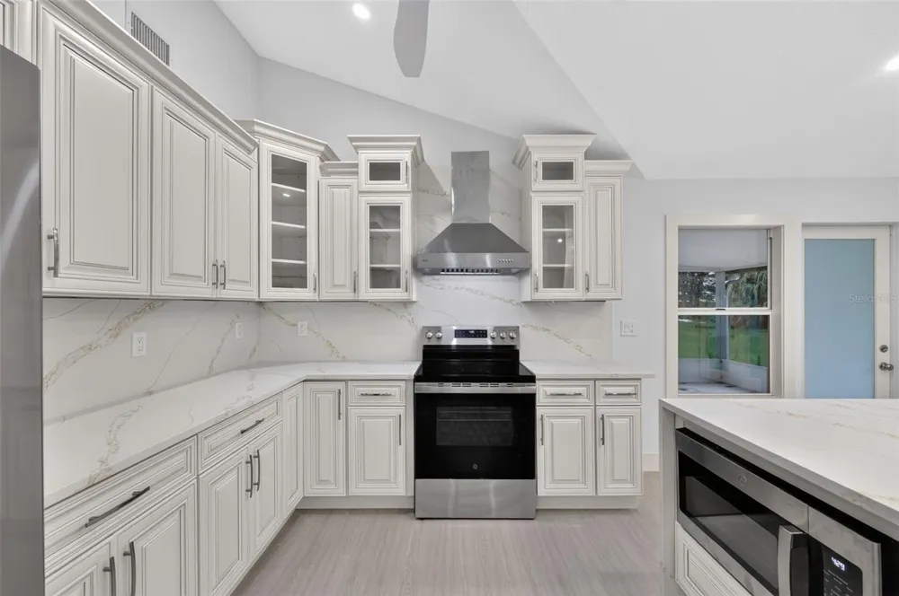 870 NARCISSUS AVENUE Clearwater Beach, FL 33767