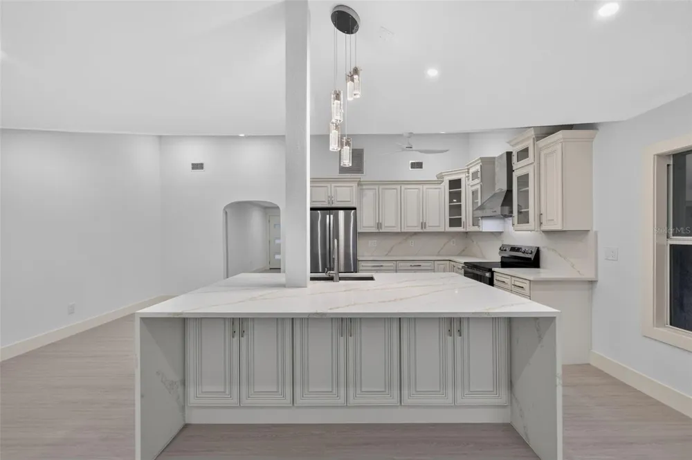 870 NARCISSUS AVENUE Clearwater Beach, FL 33767