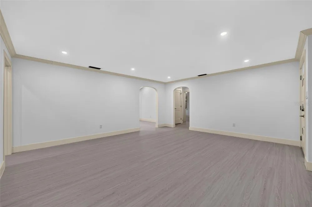 870 NARCISSUS AVENUE Clearwater Beach, FL 33767