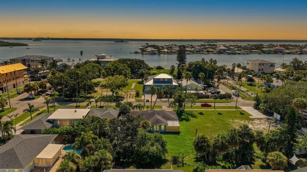 870 NARCISSUS AVENUE Clearwater Beach, FL 33767