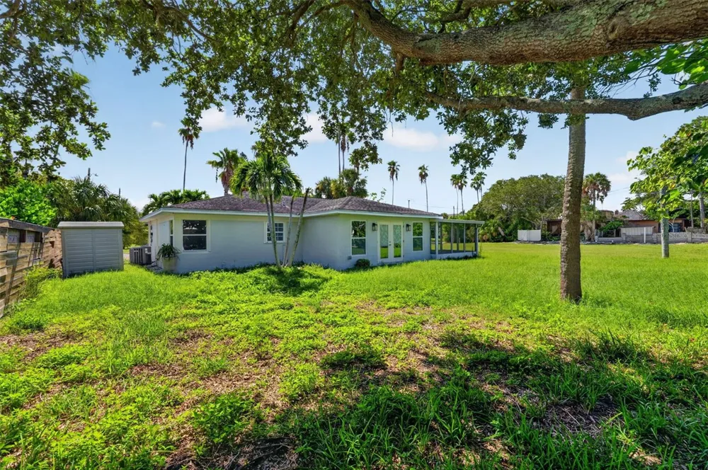 870 NARCISSUS AVENUE Clearwater Beach, FL 33767