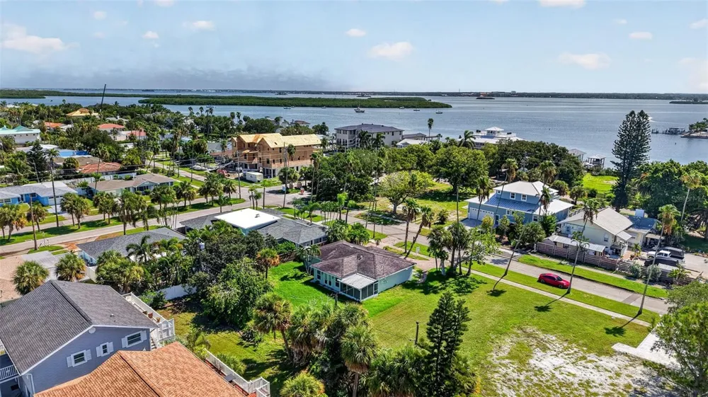 870 NARCISSUS AVENUE Clearwater Beach, FL 33767