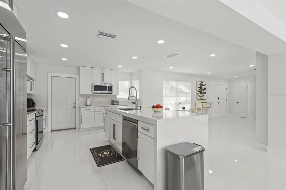 3364 ESPANOLA DRIVE Sarasota, FL 34239