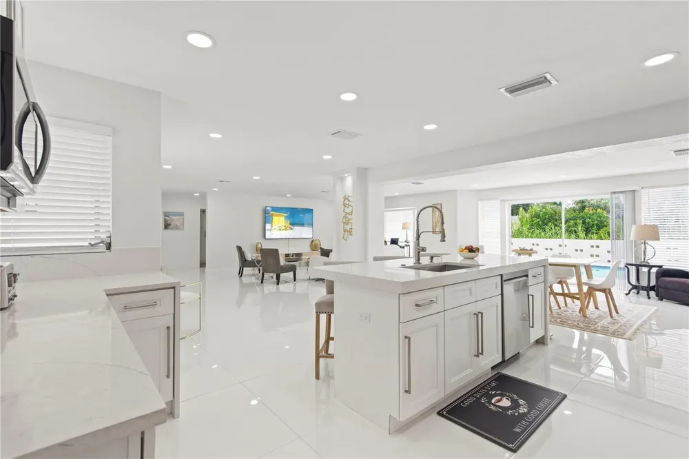 3364 ESPANOLA DRIVE Sarasota, FL 34239