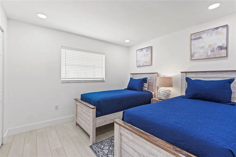 3364 ESPANOLA DRIVE Sarasota, FL 34239