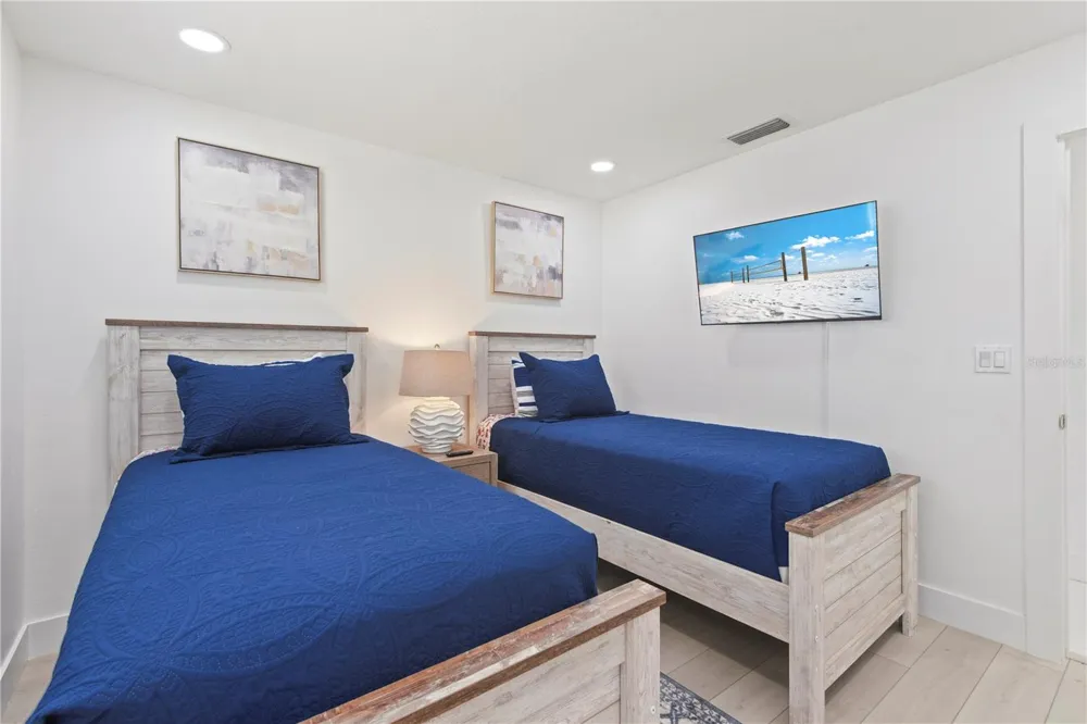 3364 ESPANOLA DRIVE Sarasota, FL 34239