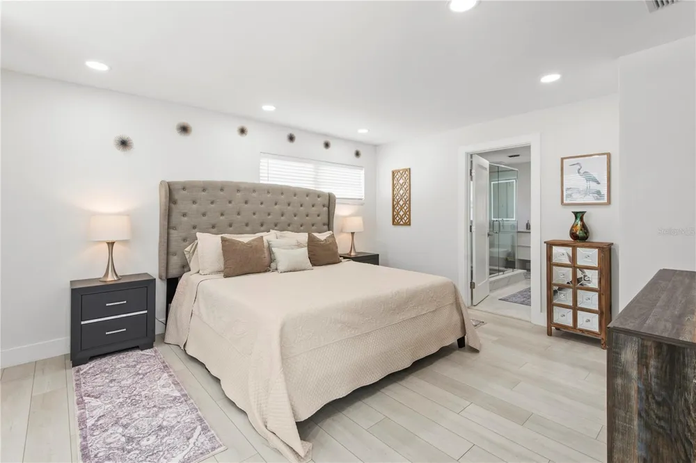 3364 ESPANOLA DRIVE Sarasota, FL 34239