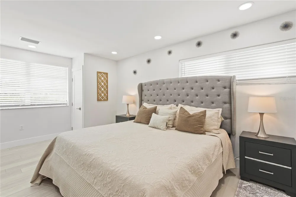 3364 ESPANOLA DRIVE Sarasota, FL 34239