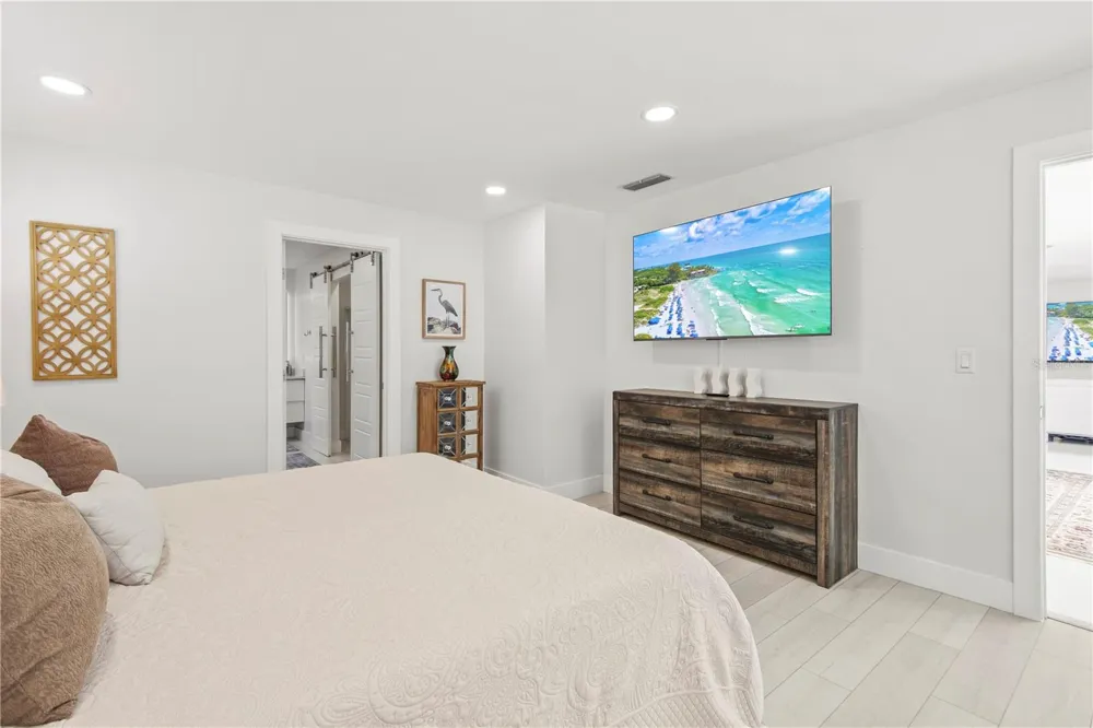 3364 ESPANOLA DRIVE Sarasota, FL 34239