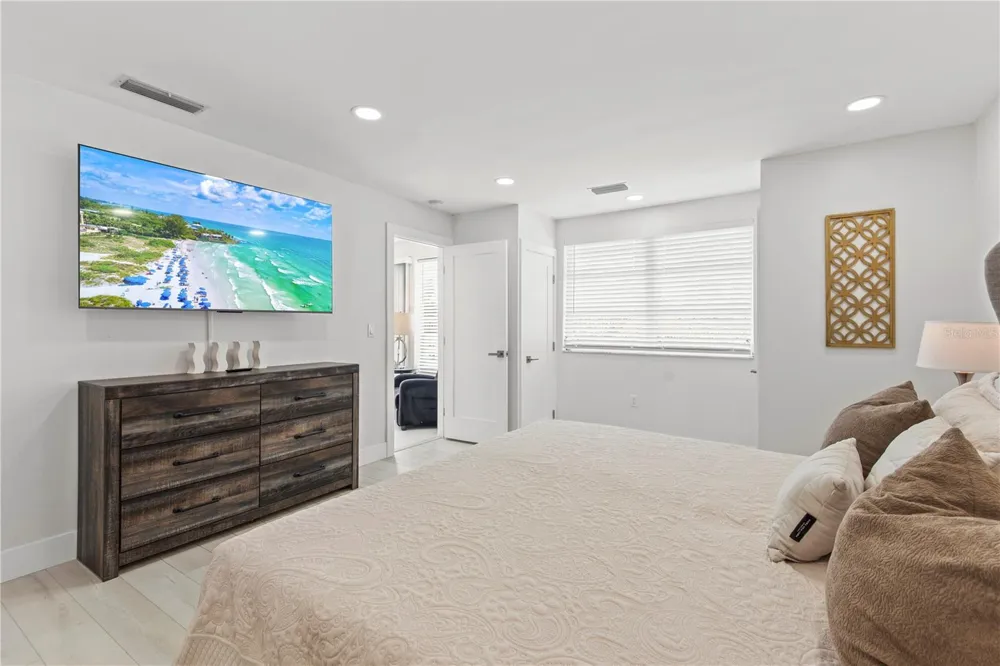 3364 ESPANOLA DRIVE Sarasota, FL 34239