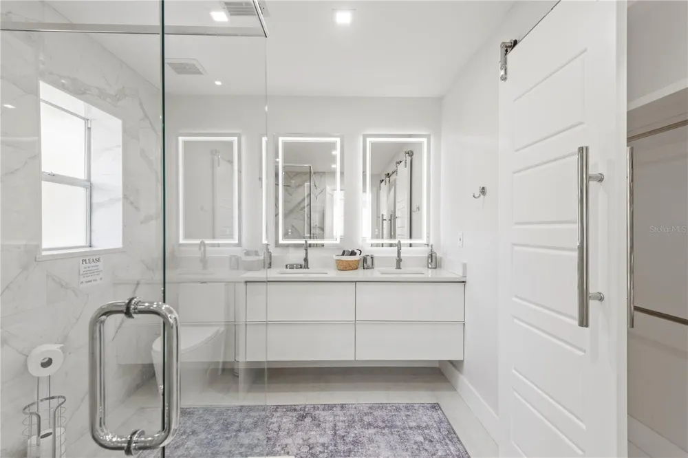 3364 ESPANOLA DRIVE Sarasota, FL 34239