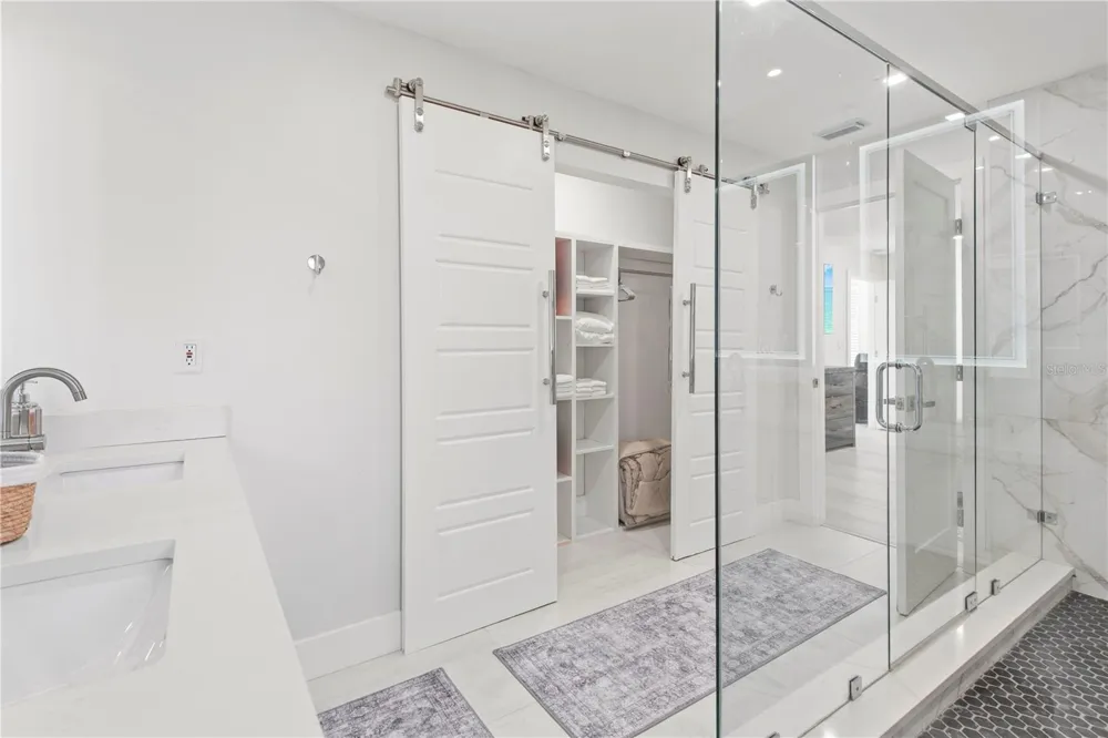 3364 ESPANOLA DRIVE Sarasota, FL 34239