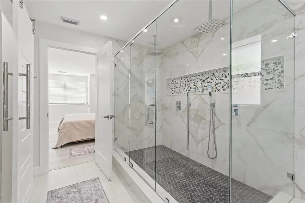 3364 ESPANOLA DRIVE Sarasota, FL 34239