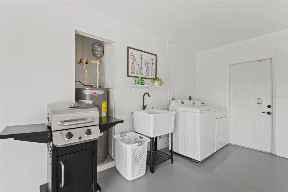 3364 ESPANOLA DRIVE Sarasota, FL 34239
