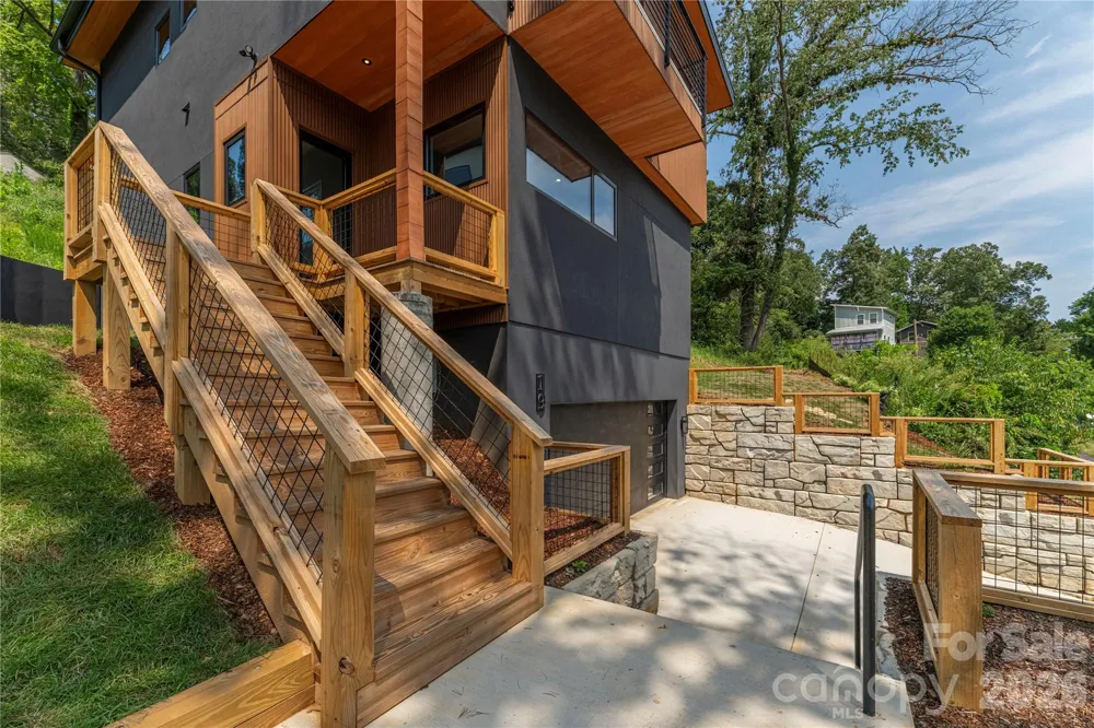 19 Woodbine Road Asheville, NC 28804