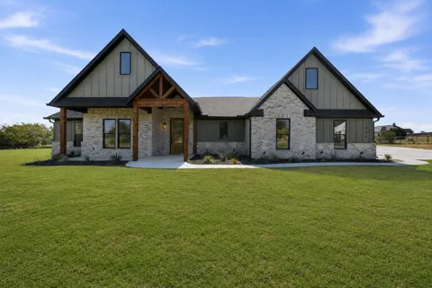 1047 Pioneer Crossing