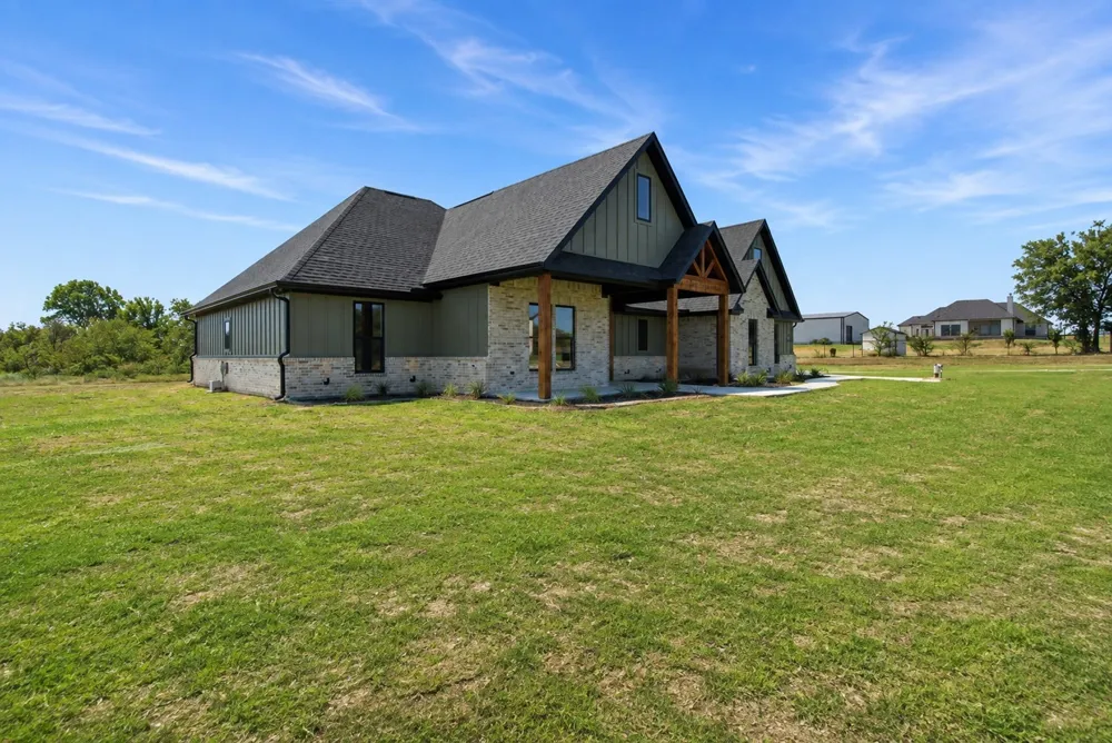 1047 Pioneer Crossing Weatherford, TX 76088