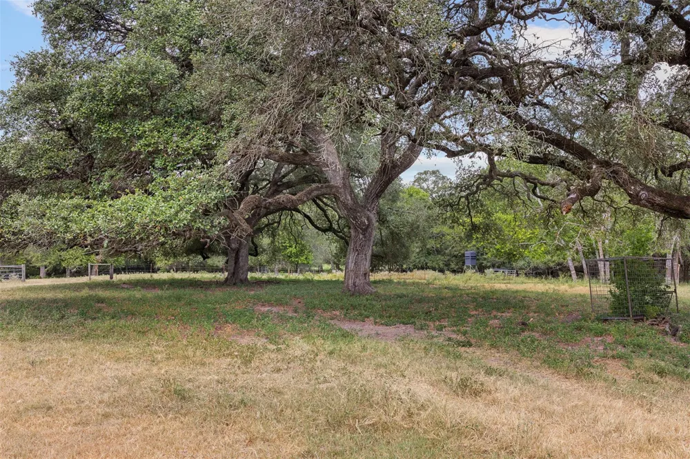 3523 Seidel Road Schulenburg, TX 78956