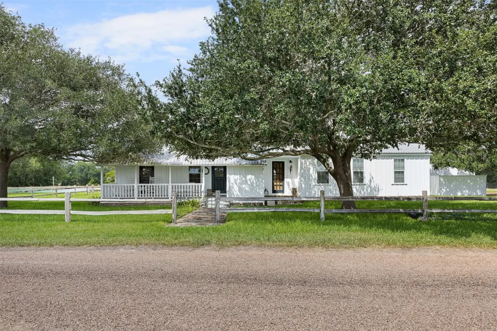 3523 Seidel Road Schulenburg, TX 78956