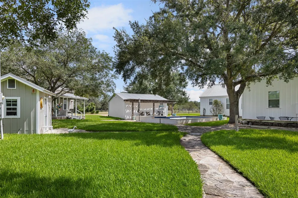 3523 Seidel Road Schulenburg, TX 78956