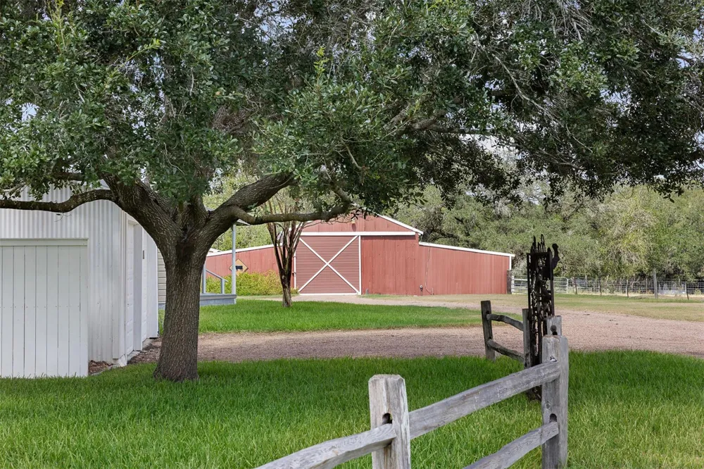 3523 Seidel Road Schulenburg, TX 78956