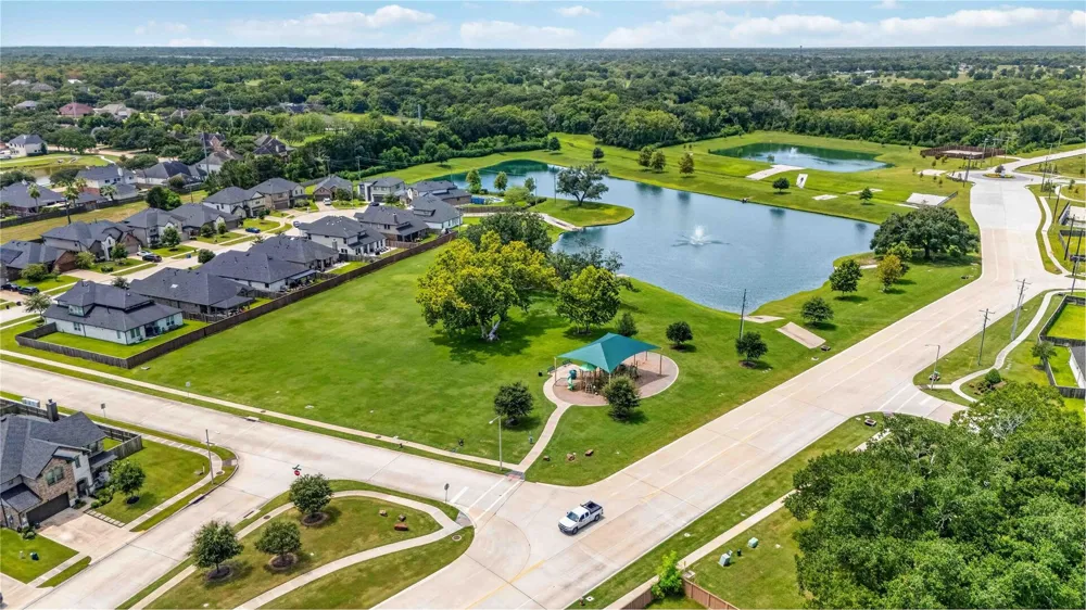 2433 Barton Creek Trail Drive Friendswood, TX 77546