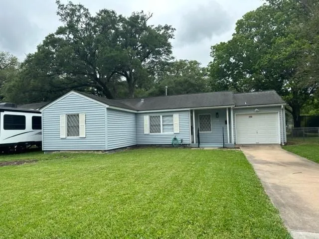 230 Laurel Street Lake Jackson, TX 77566