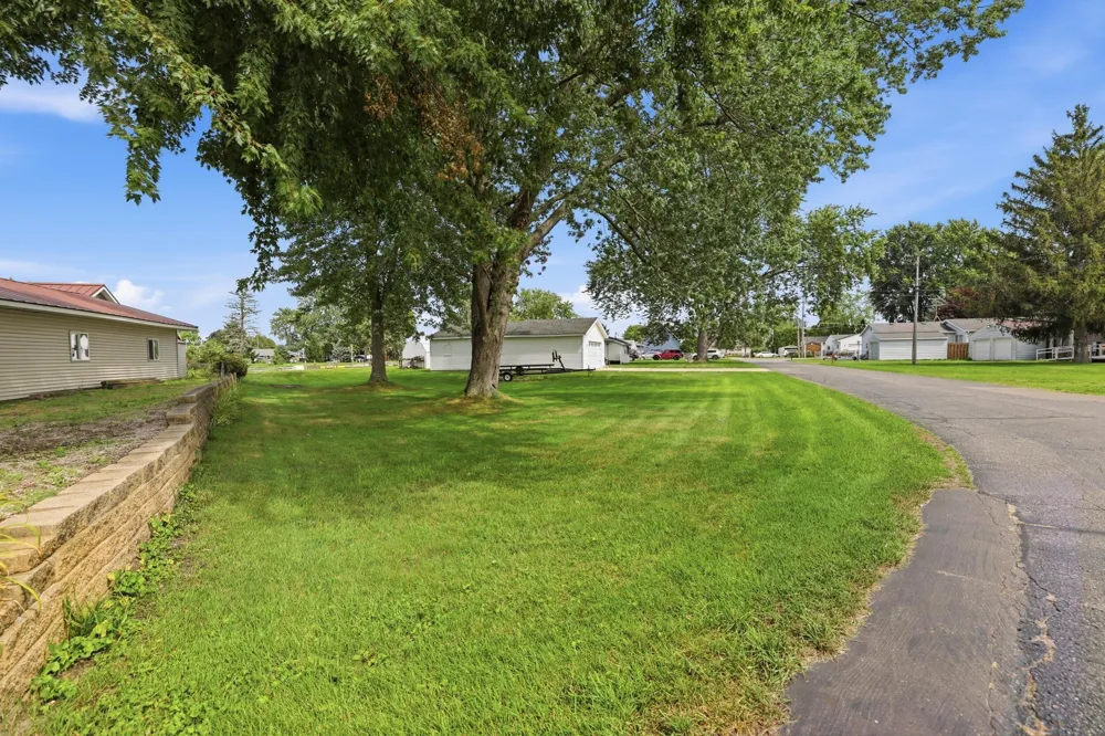 12632 Blue Lagoon Road Shelbyville, MI 49344
