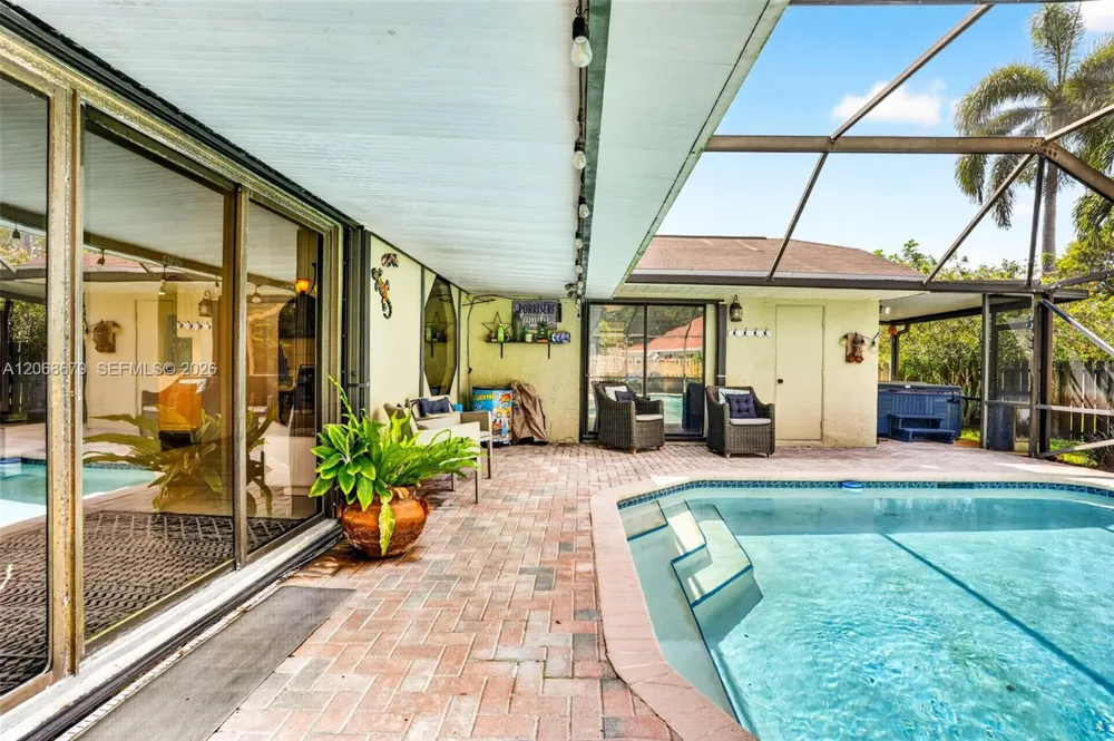 15705 SW 7th Pl Sunrise, FL 33326