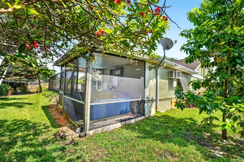 15705 SW 7th Pl Sunrise, FL 33326