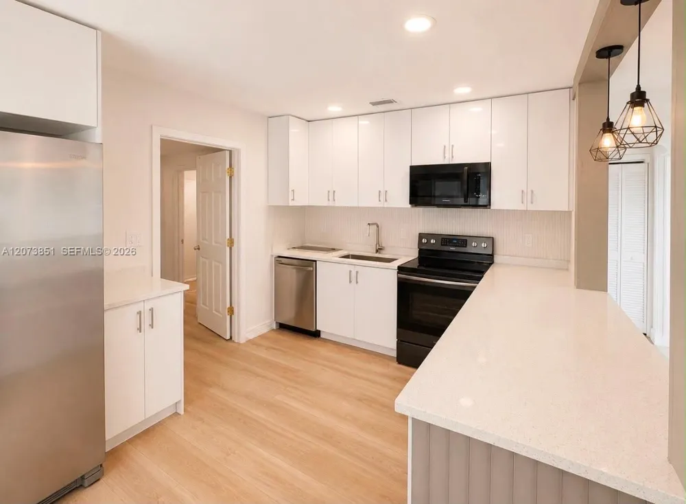 825 S 28th Ave Hollywood, FL 33020