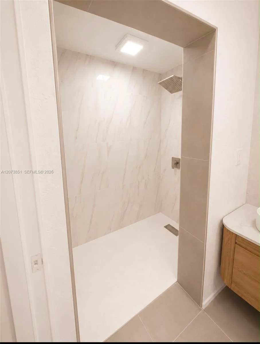 825 S 28th Ave Hollywood, FL 33020