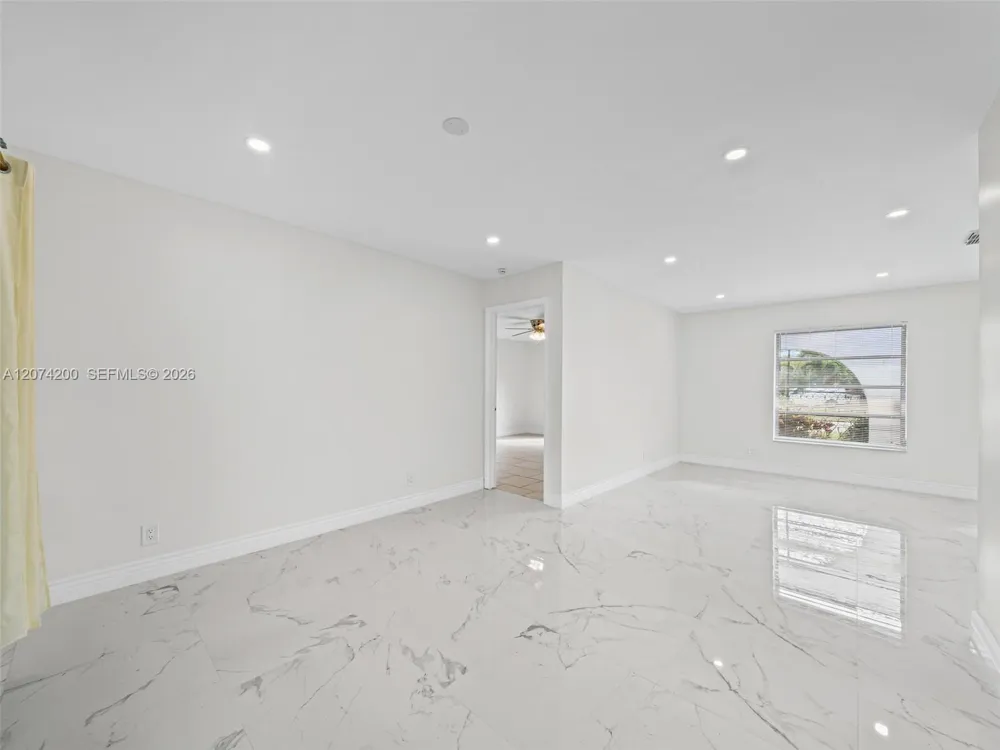 10251 NW 39th Ct Coral Springs, FL 33065
